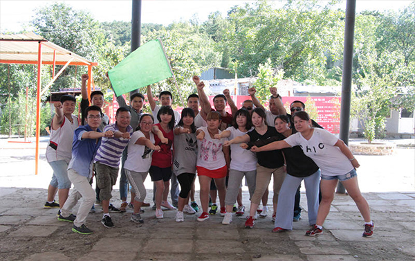 2016年公司舉行拓展培訓(xùn)活動(dòng)合影留念(圖1) 2016年公司舉行拓展培訓(xùn)活動(dòng)合影留念(圖1)